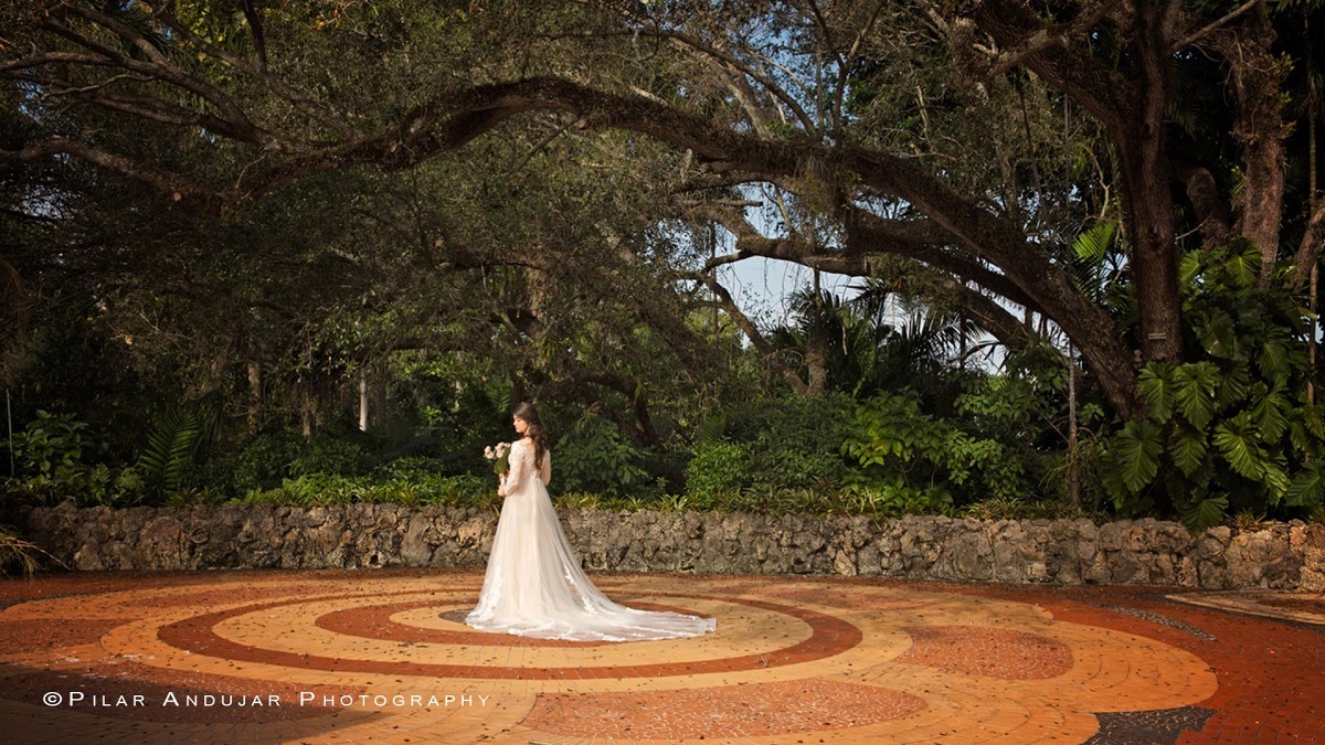 Patio bridal photography session by Pilar Andujar Photography at the Upper Garden