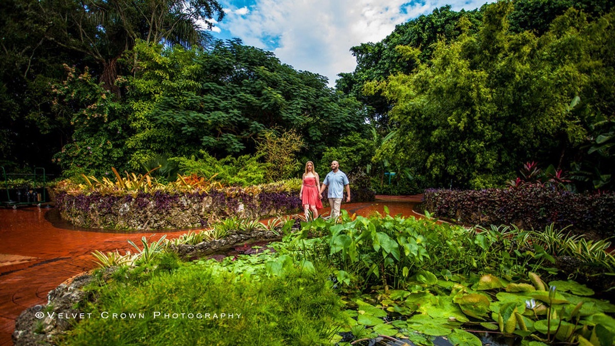 Engagement photo session at the Upper Garden by Velvet Crown Photography