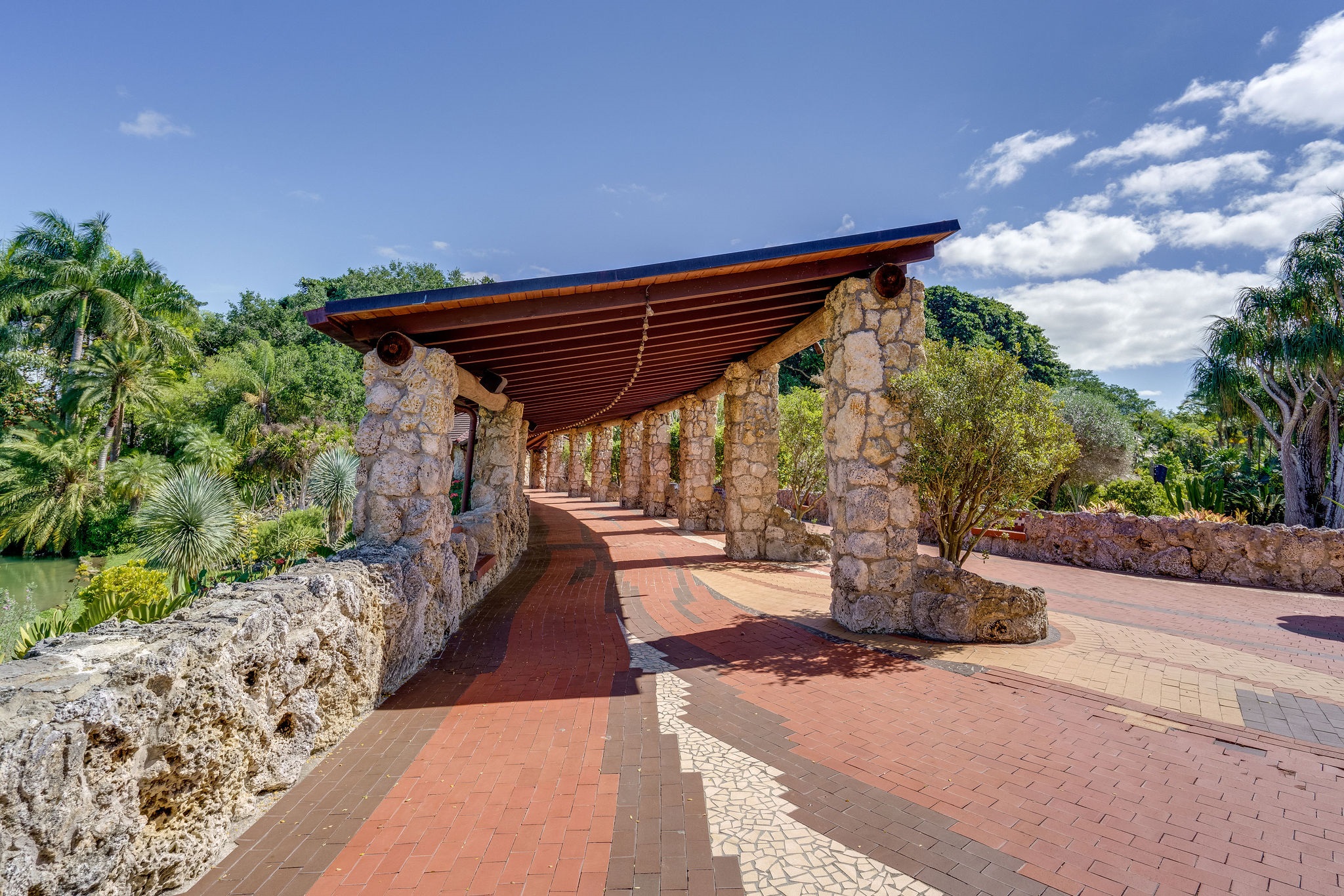 PGardens_Exterior_92_Lakeview.jpg